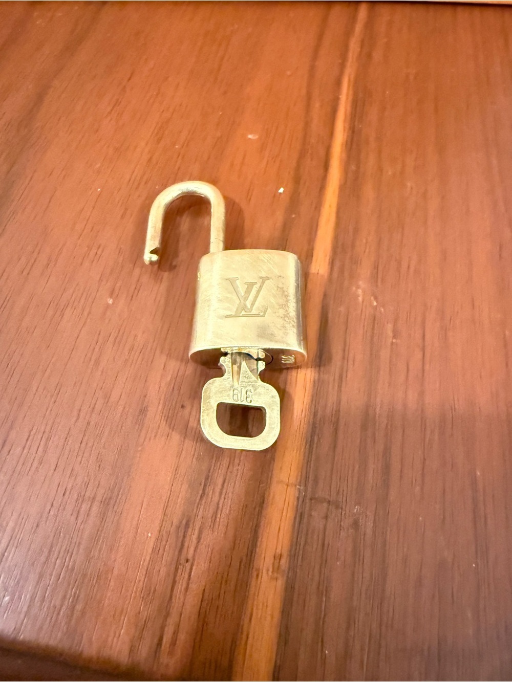 Louis Vuitton Lock - Picture 8 of 9